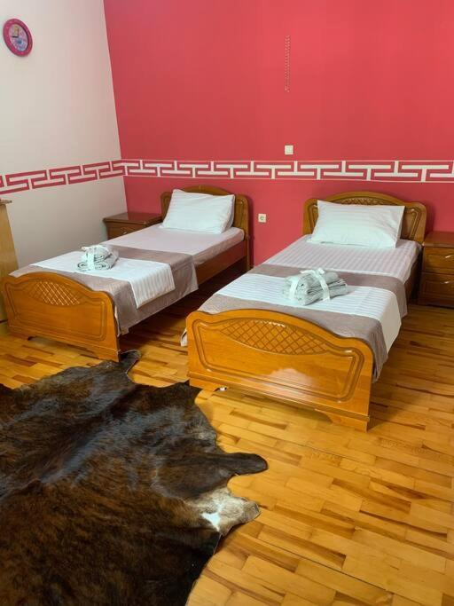 Christina'S House With 2 Bedrooms And Free Parking Gjirokastër Exterior foto