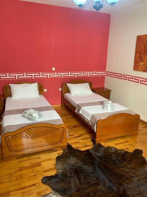 Christina'S House With 2 Bedrooms And Free Parking Gjirokastër Exterior foto